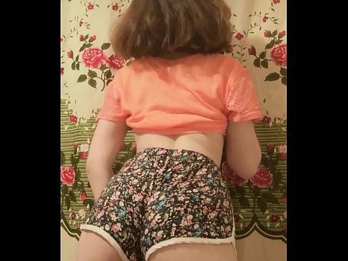 ❤️ Tânără sexy care se dezbracă de pantaloni scurți în fața camerei de filmat ❤❌ at ro.pornosexphoto.ru ❌